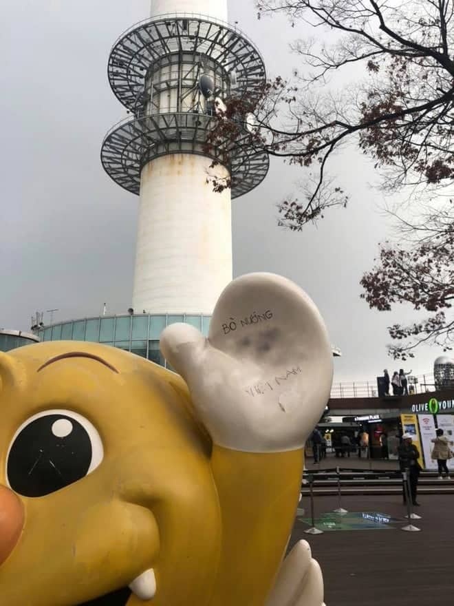 viết vẽ bậy tại tháp namsan  ảnh 1 viet ve bay tai thap namsan anh 1