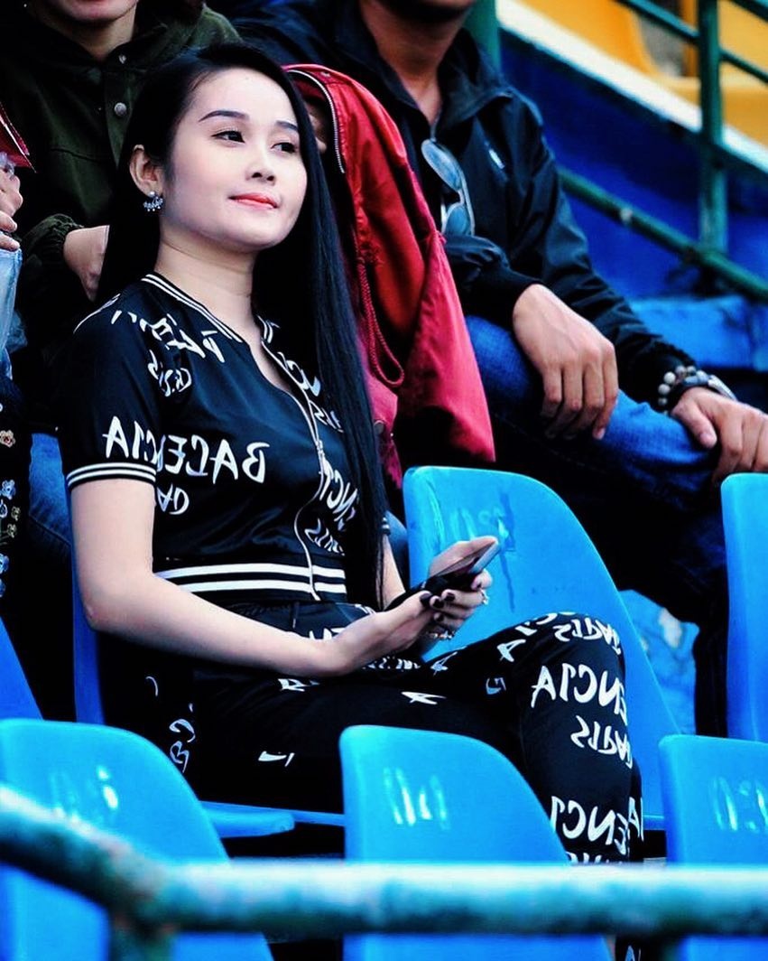 ban gai cau thu tien linh anh 10