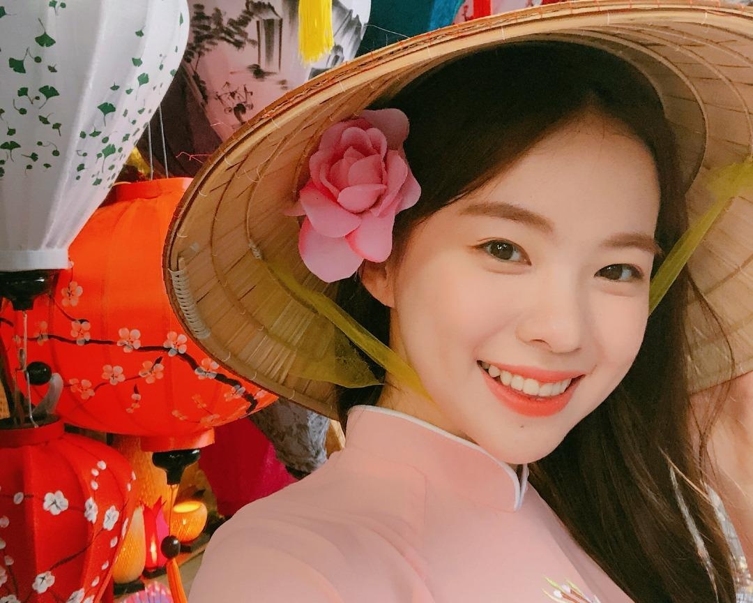 'Thien than noi y' Han Quoc khoe anh mac ao dai, doi non la o Hoi An hinh anh