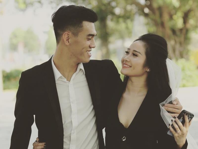 Ban gai cau thu Tien Linh: Anh noi thich vo giao vien vi cham con kheo hinh anh