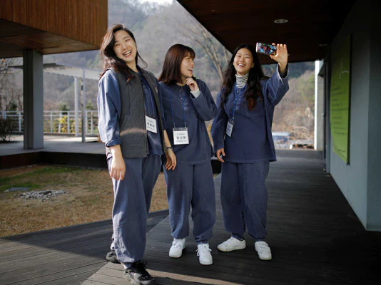 Dich vu 'o tu' la lung thu hut gioi tre Han Quoc hinh anh