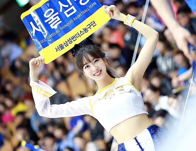 hoat nao vien noi tieng anh 8