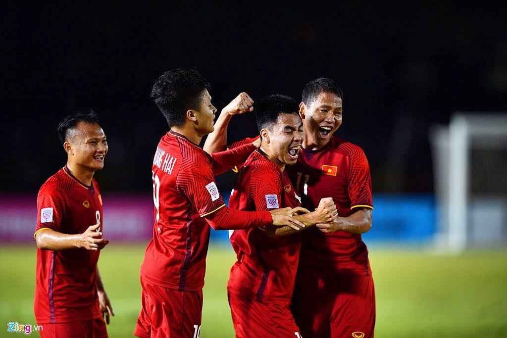 ban gai cau thu anh 1