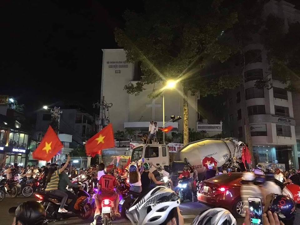 ban gai cau thu anh 8