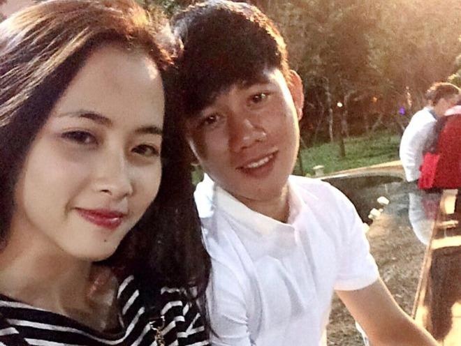 Cau thu Minh Vuong ky niem 3 nam yeu ngot ngao voi ban gai o My hinh anh