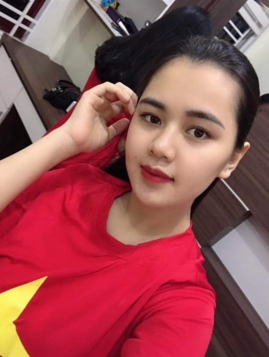 ban gai cau thu di bao anh 2