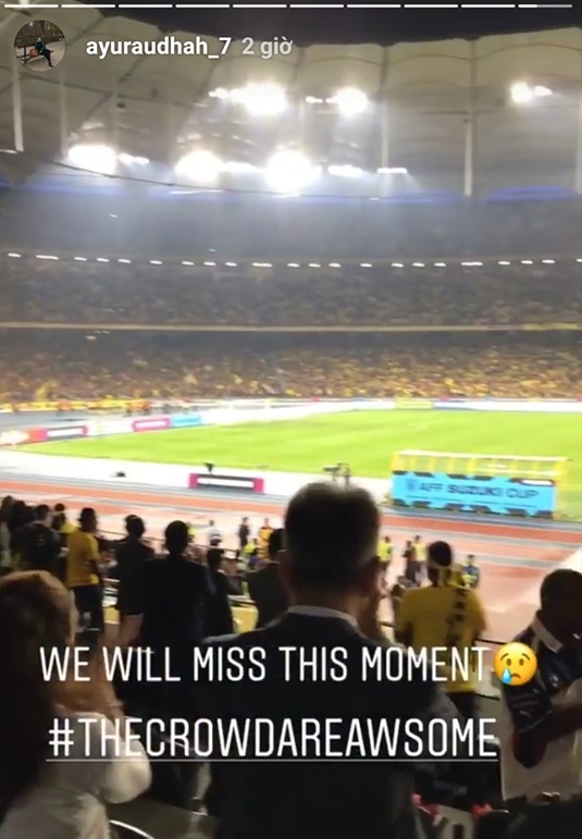 ban gai cau thu di bao anh 8