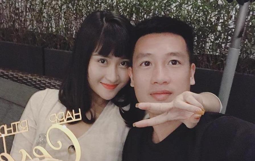 Moi tinh 4 nam ngot ngao cua cau thu Huy Hung va ban gai xinh dep hinh anh