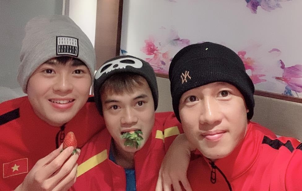 Bui Tien Dung tam trang, Van Toan noi 'ghet Duy Manh' truoc chung ket hinh anh