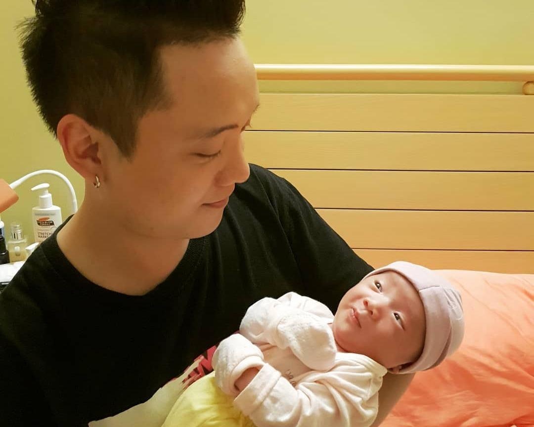 Con gai JustaTee - Tram Anh gay chu y voi bieu cam hai huoc hinh anh