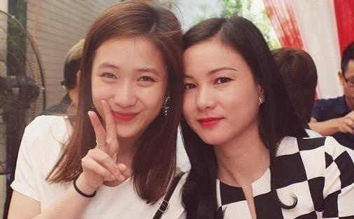 Me Tram Anh duoc khen xinh dep, trong nhu chi cua con gai hinh anh