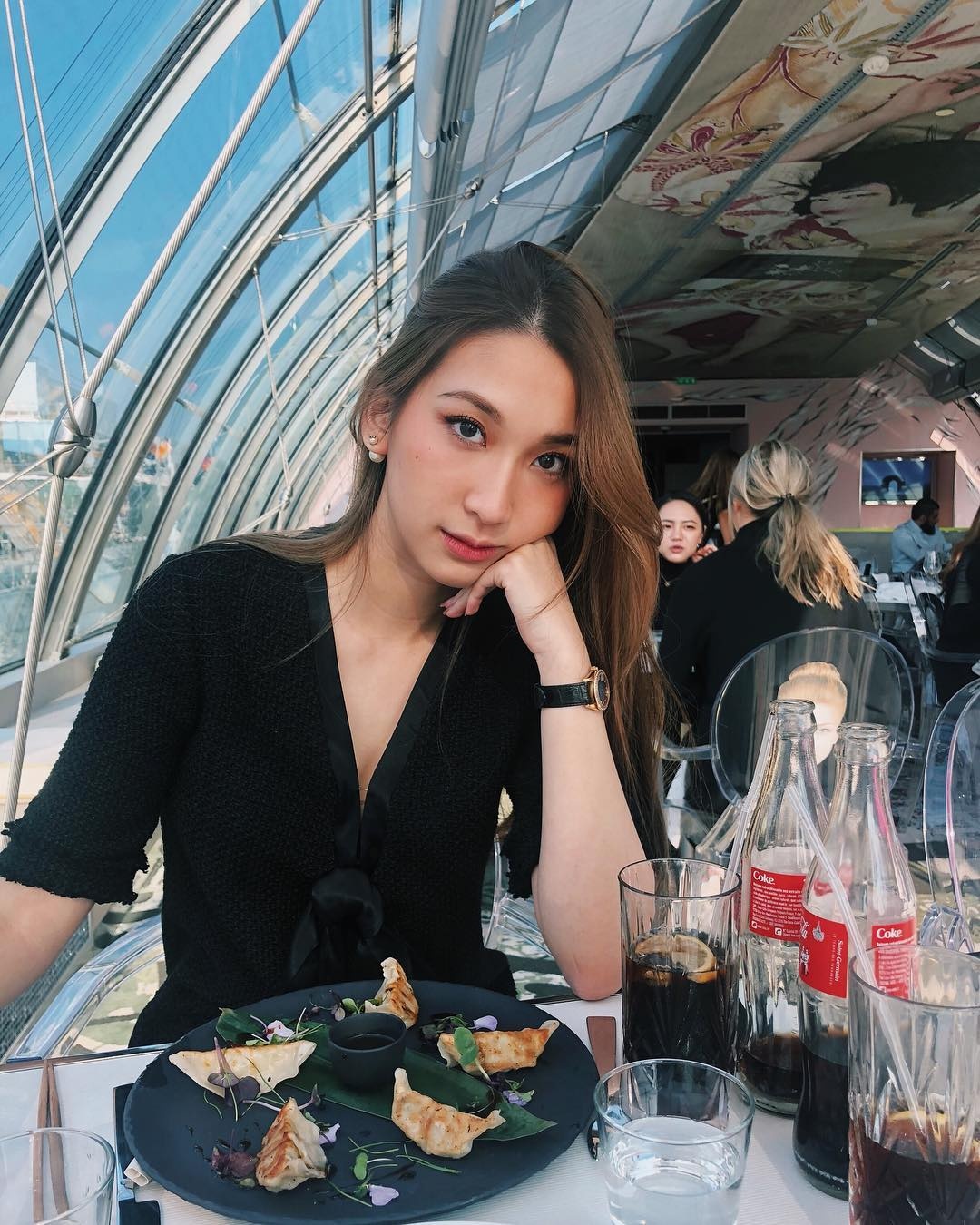 hoi ban than cua hot girl anh 9