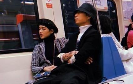 Khanh Linh The Face khoe anh ban trai, tu hao ve moi tinh hon 2 nam hinh anh