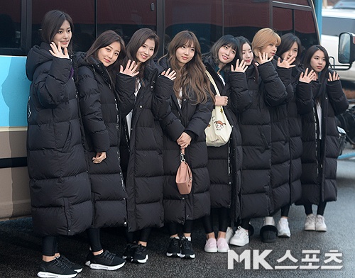 giới trẻ Hàn Quốc mặc áo phao dài ảnh 9 gioi tre Han Quoc mac ao phao dai anh 9