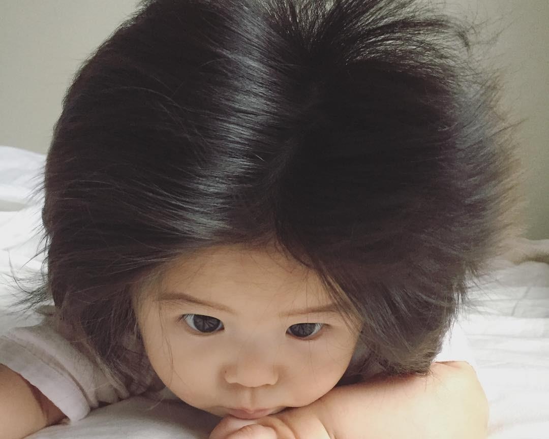 Mai toc day kho tin cua be gai Nhat Ban mot tuoi hinh anh