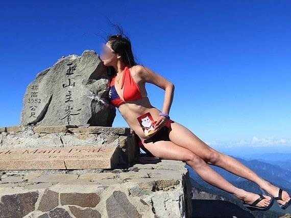 Gap nan khi mac bikini trong gia ret, selfie 'song ao' ben nui lua hinh anh