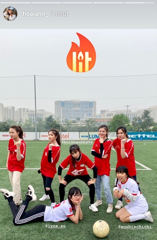 hot girl co vu bong da anh 2