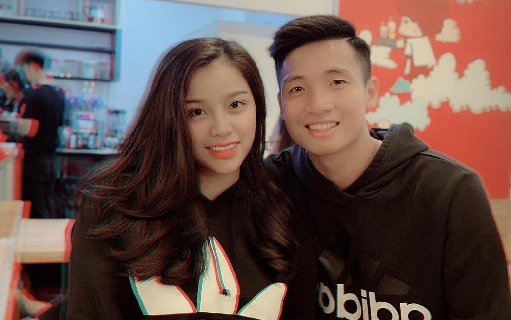 Ban gai cau thu Viet Nam: 'Tu hao lam! Ve nha thoi nhung nguoi hung' hinh anh