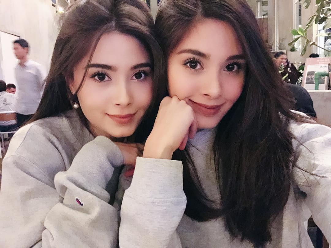 chi em sinh doi noi tieng Thai Lan anh 18