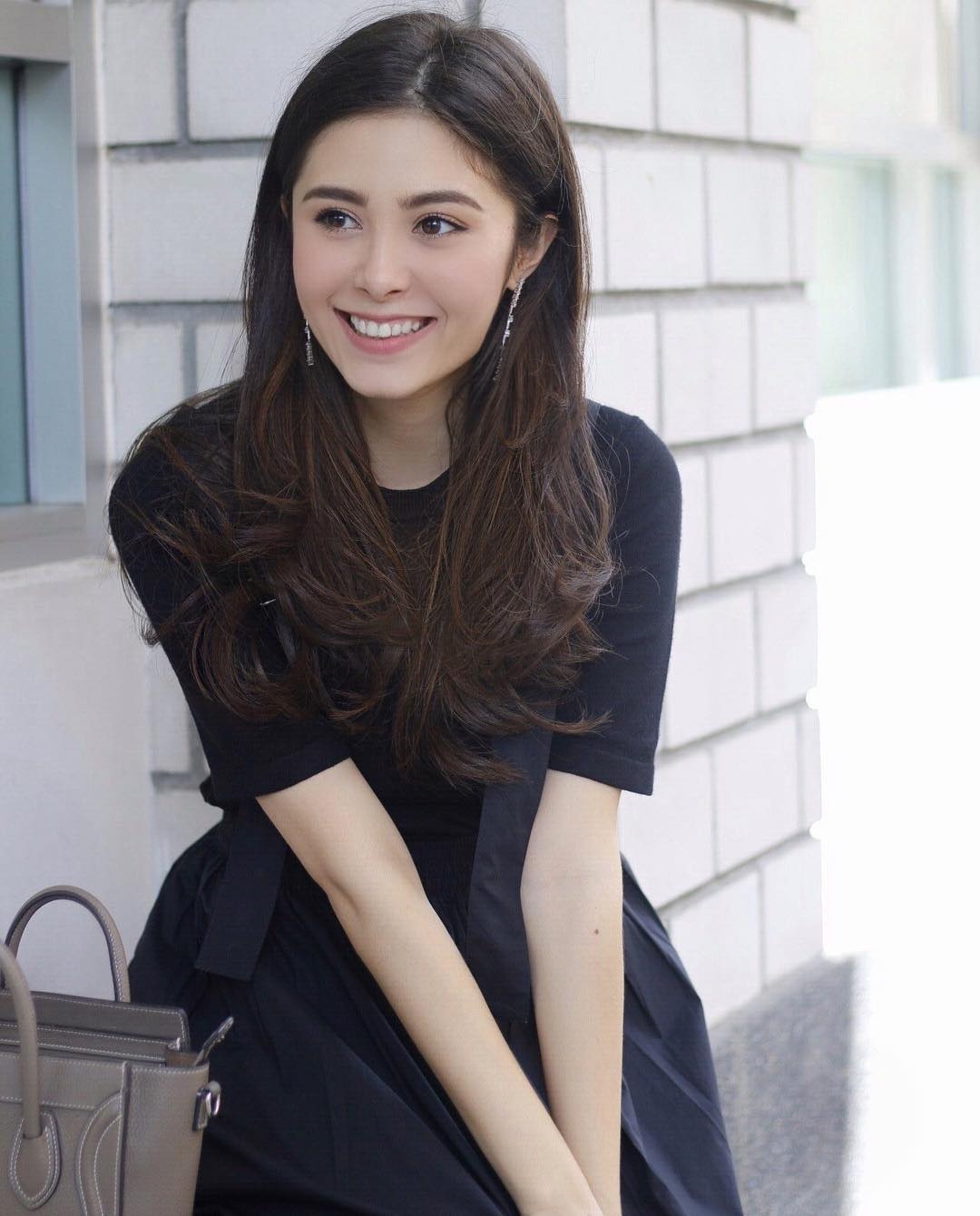 chi em sinh doi noi tieng Thai Lan anh 17