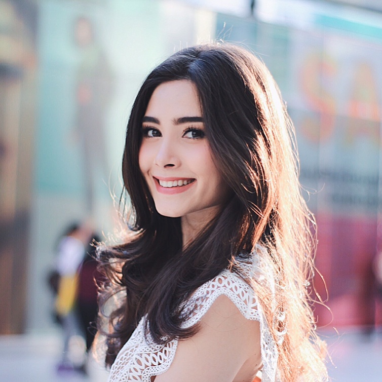 chi em sinh doi noi tieng Thai Lan anh 12