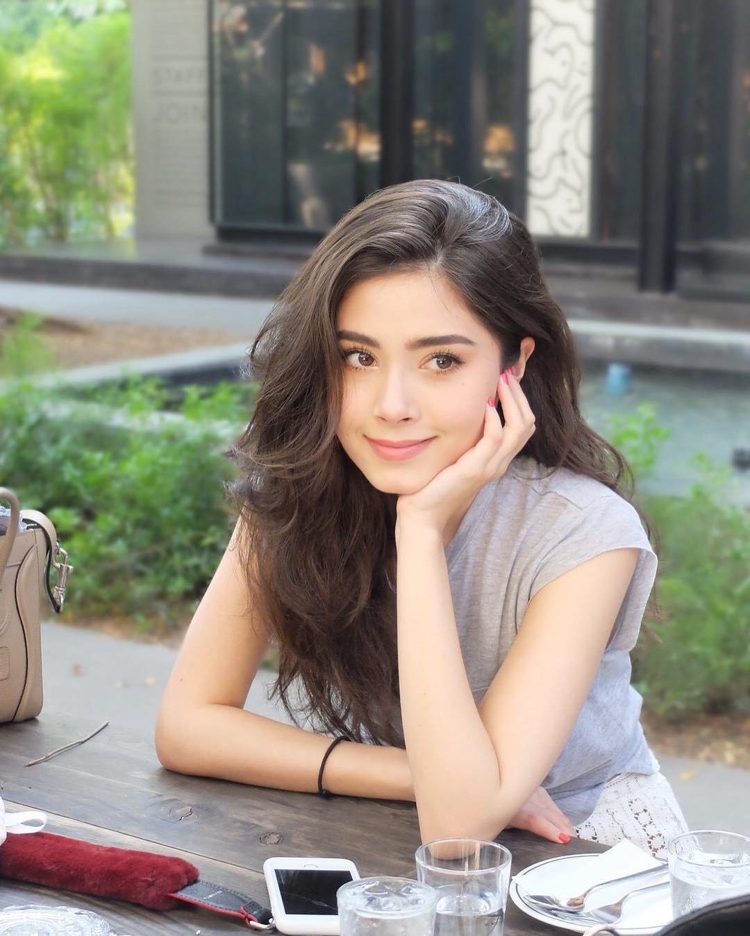 chi em sinh doi noi tieng Thai Lan anh 14