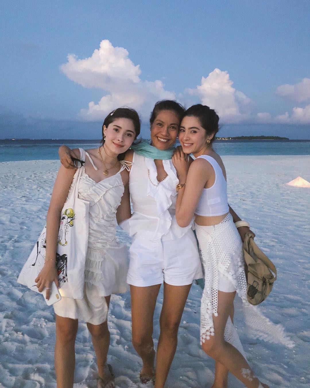 chi em sinh doi noi tieng Thai Lan anh 6