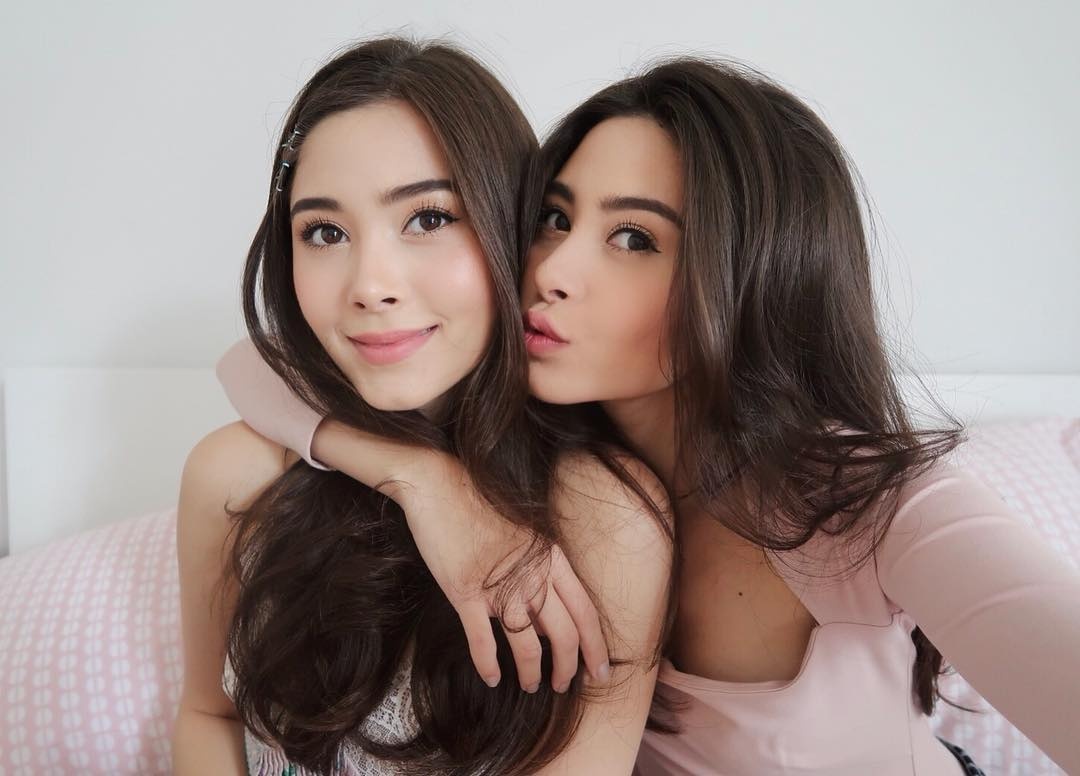 chi em sinh doi noi tieng Thai Lan anh 1