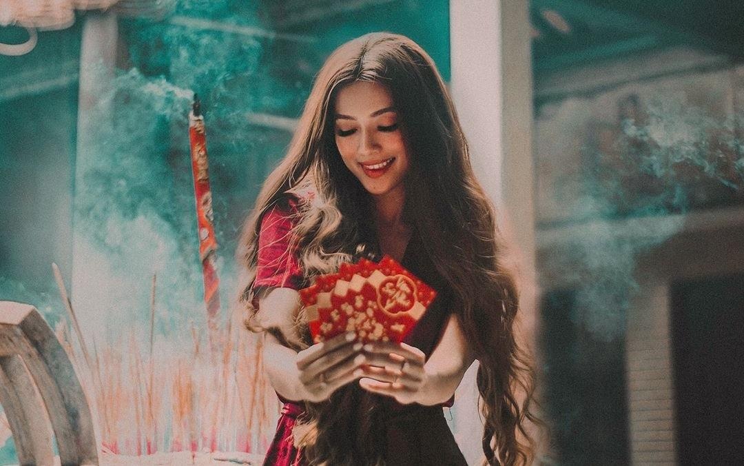 'Hot girl toc may' goc Viet don Tet, le chua ngay dau nam o Tra Vinh hinh anh