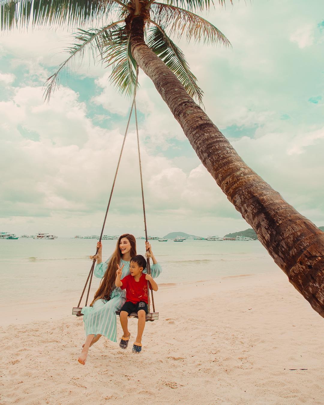 hot girl goc Viet an Tet tai Viet Nam anh 10