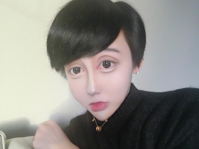 Dua doi theo trao luu mat ran: Nguoi trong dang so, ke bien dang hinh anh