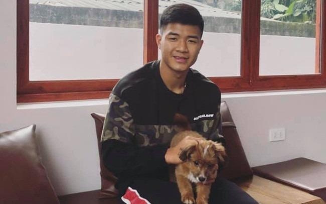 Tim loi giai cho cau hoi 'Tien nhieu de lam gi?' tu hoi cau thu Viet hinh anh