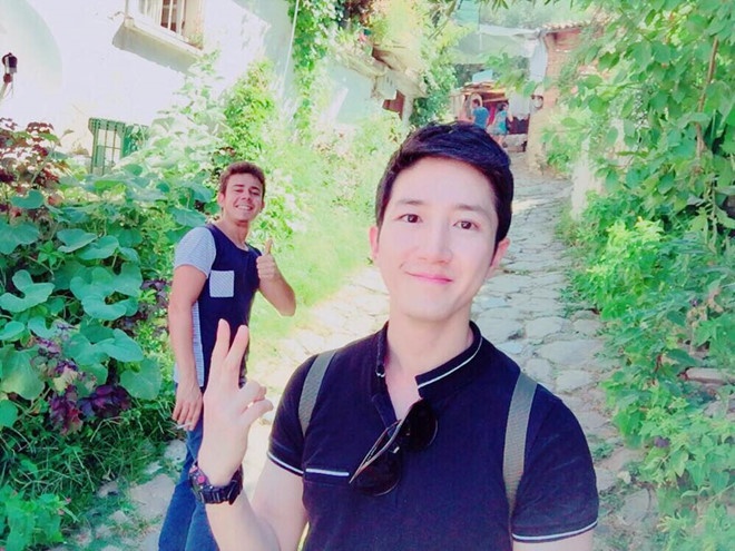 co gai tang hoa ong Kim Jong Un anh 7