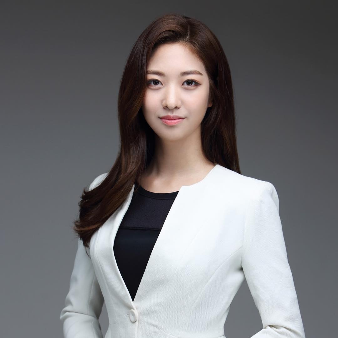 co gai tang hoa ong Kim Jong Un anh 10