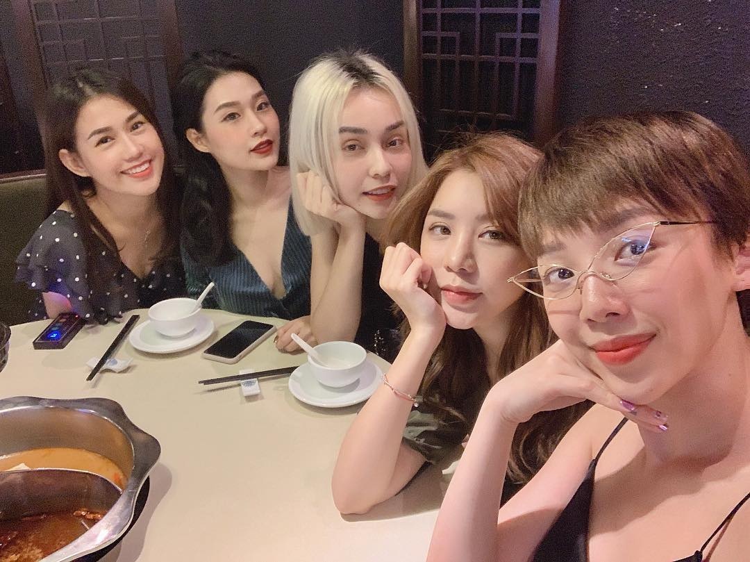 hoi ban than hot girl anh 12