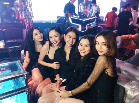 hoi ban than hot girl anh 13