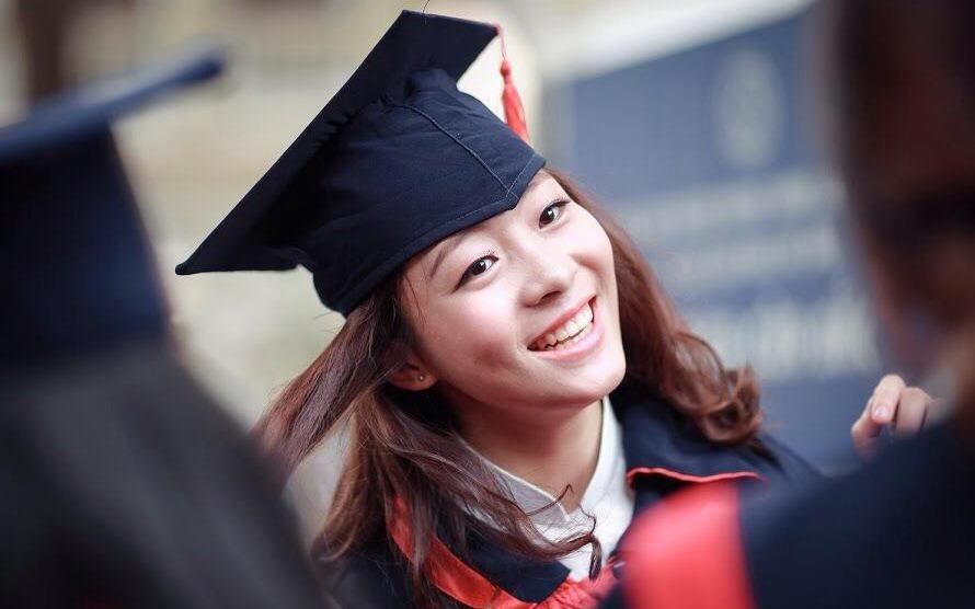 Nu sinh thuong bi nham la nguoi Han, nhan hoc bong toan phan tai Nhat hinh anh