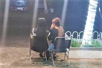 Pho len den, quan dong cua nhung khach chua muon ve thi phai lam sao? hinh anh