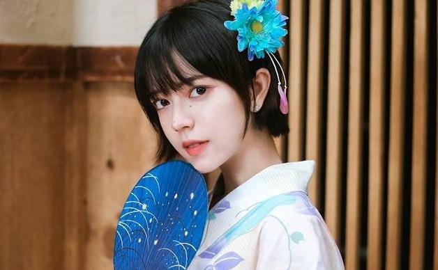 Nhan sac nu sinh Sai Gon 'phu song' dien dan hot girl chau A hinh anh