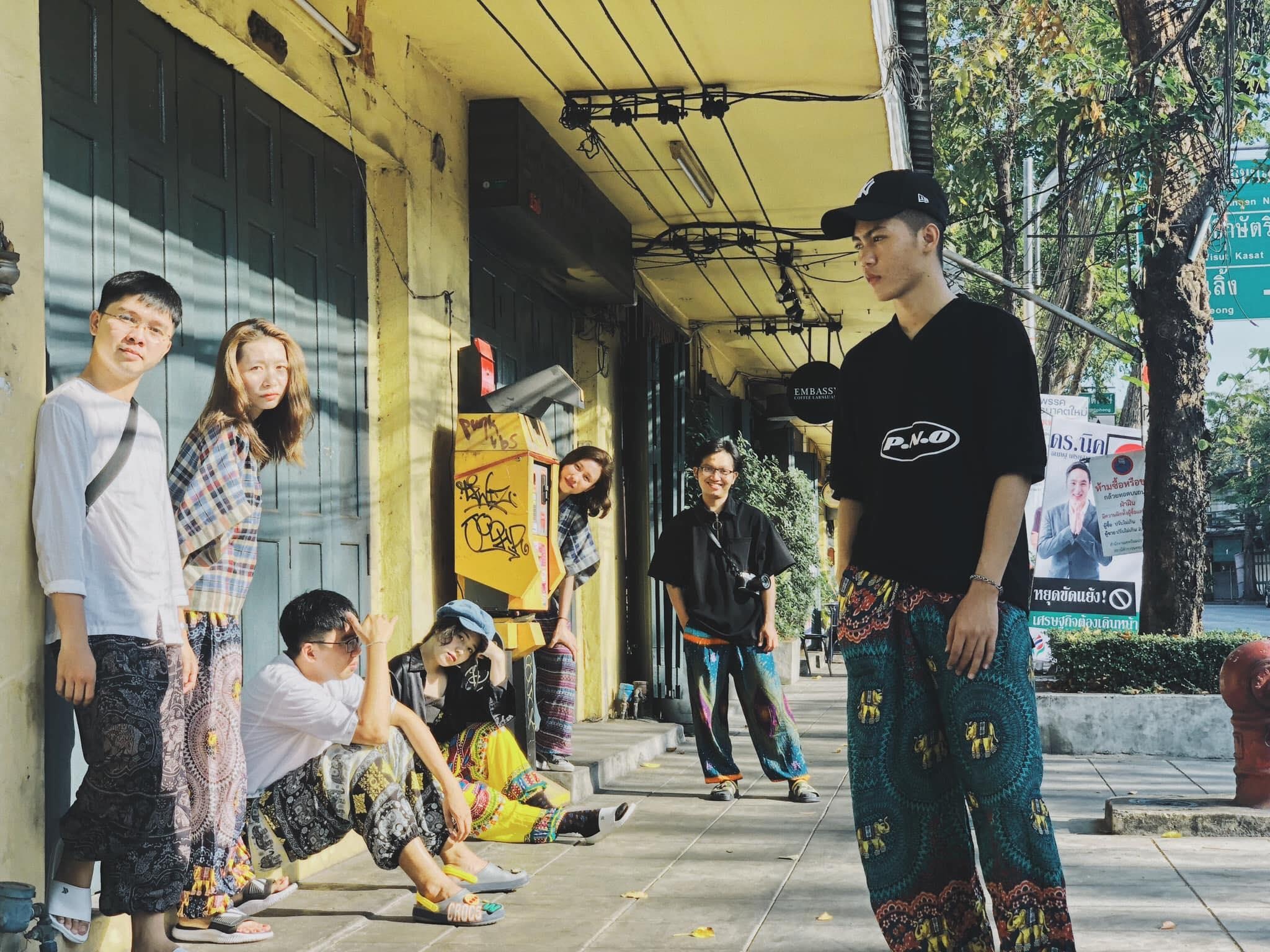 Hoi ban than di du lich anh 6