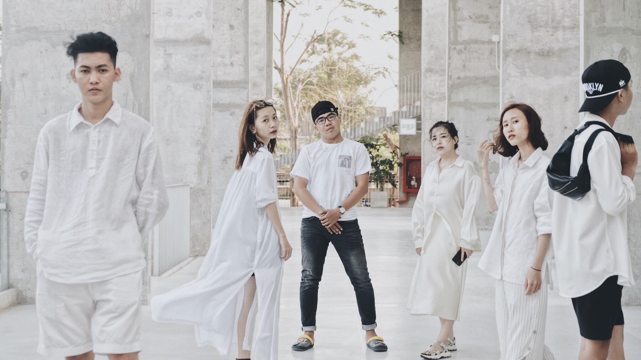 Hoi ban than di du lich anh 3