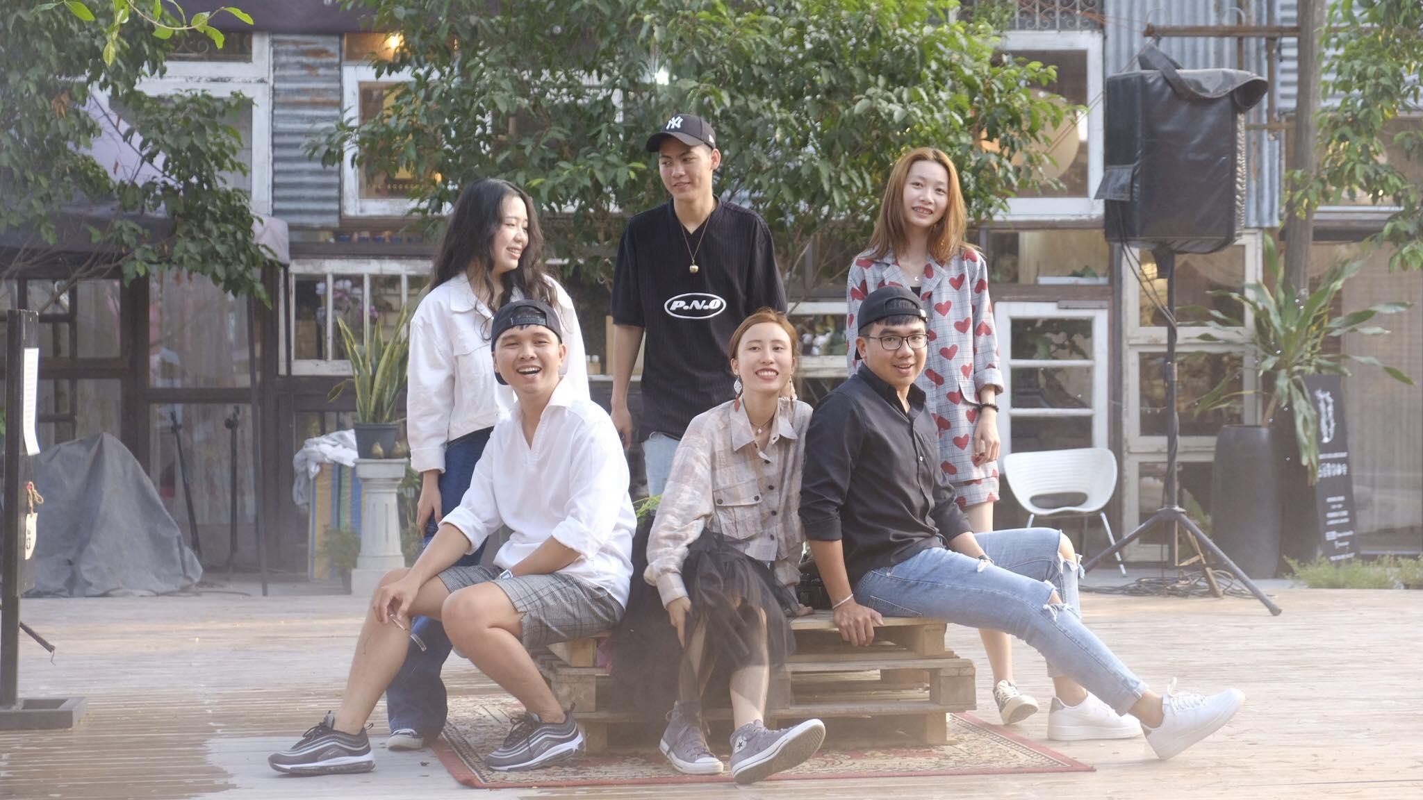 Hoi ban than di du lich anh 2