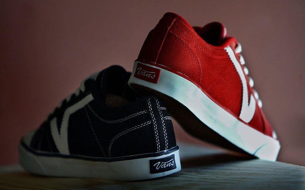 Su that trao luu nem giay Vans de thu fake hay real hinh anh