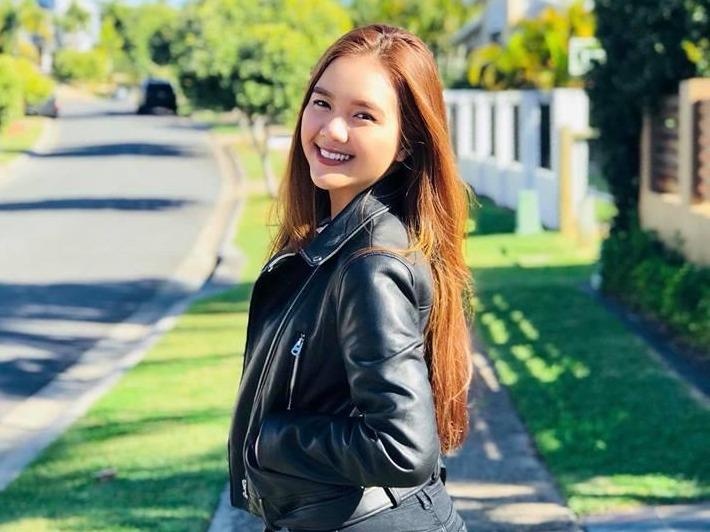 A khoi DH Ton Duc Thang tu dem dan va hat tieng Anh hinh anh