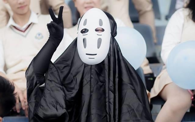 Cosplay Vo Dien chup anh ky yeu, nu sinh chiem 'spotlight' cua ca lop hinh anh