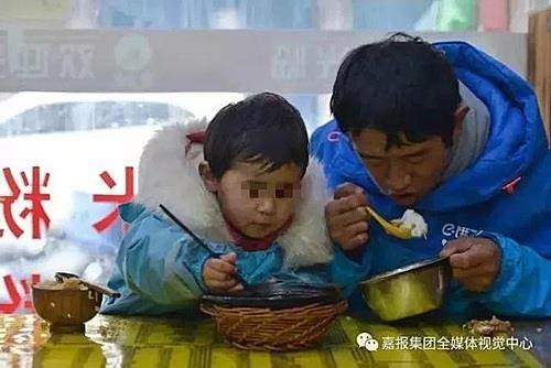 be gai ship hang cung bo anh 7