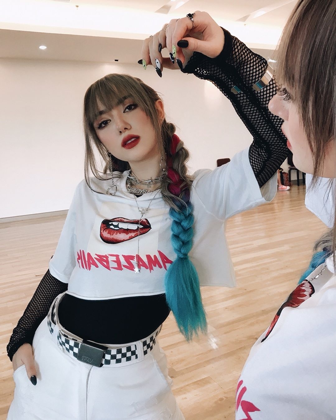 hot girl Thai cover beo dat may troi anh 4