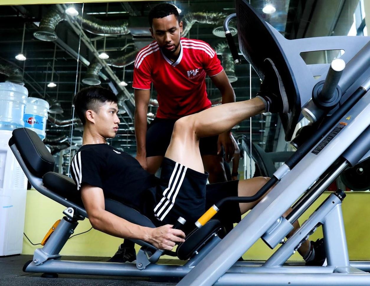 HLV Park đến thăm Văn Đức ảnh 4 HLV Park den tham Van Duc anh 4