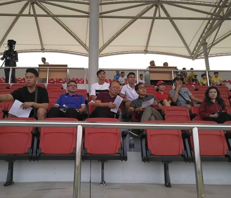HLV Park đến thăm Văn Đức ảnh 2 HLV Park den tham Van Duc anh 2