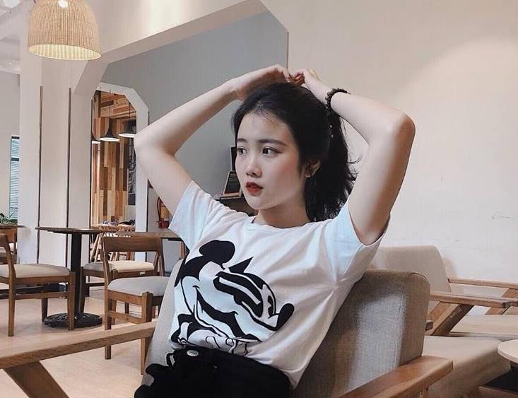 ban gai cau thu truoc va sau khi noi tieng anh 10